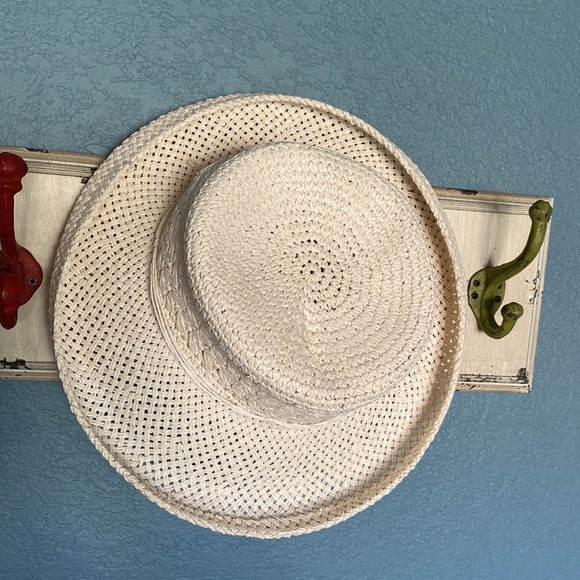 100% paper sun hat. Super soft and pliable - Picture 2 of 6